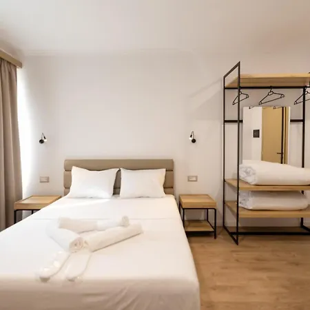 Petro Hotel *