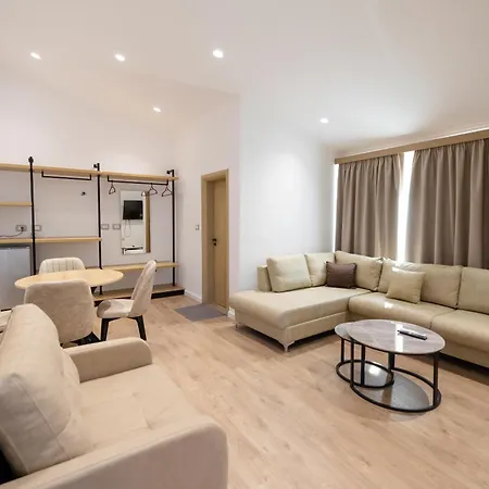 Petro Hotel *
